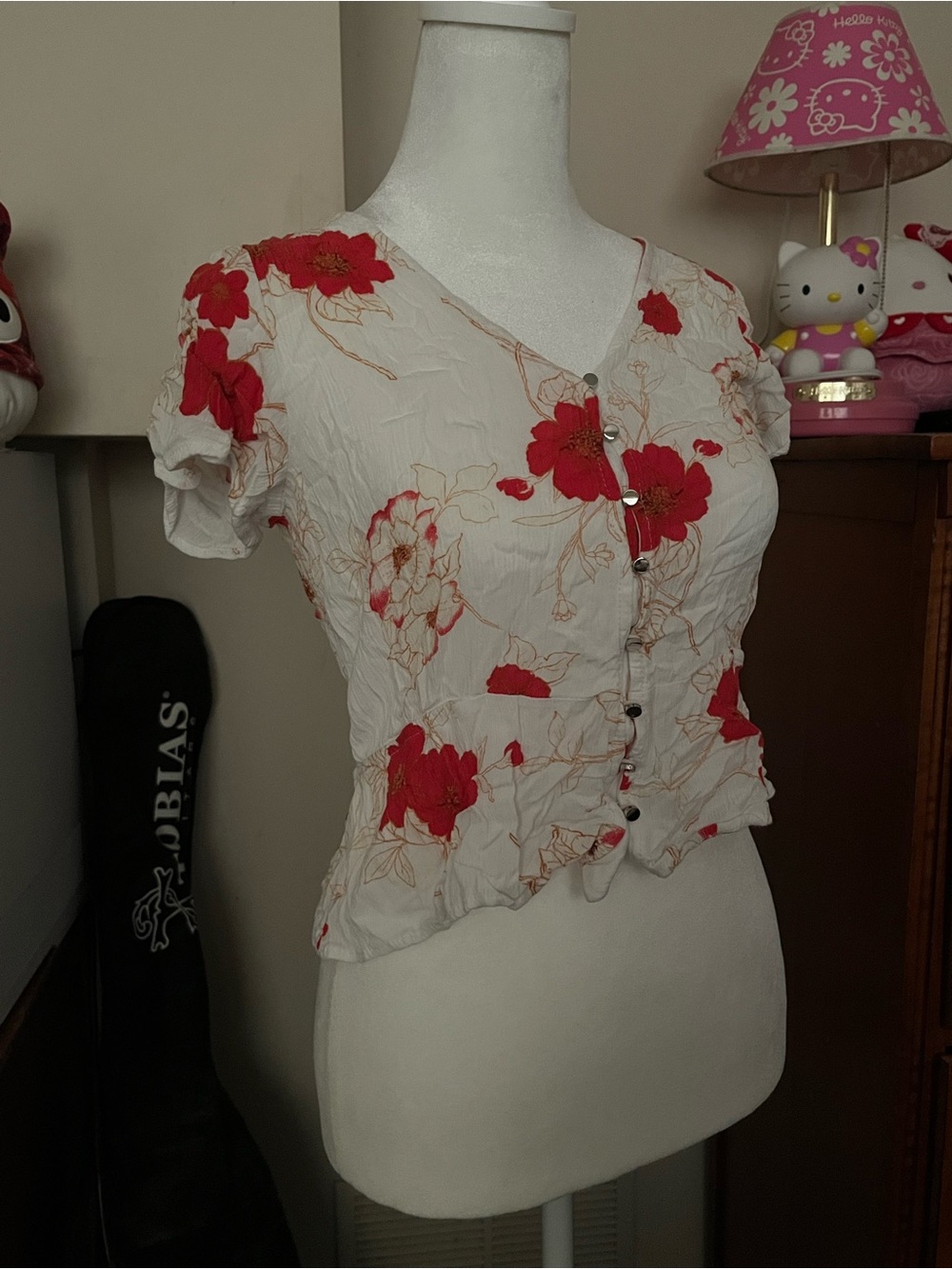 URBAN Romantics Red Floral Button-Front Short Sleeve Blouse on Cream